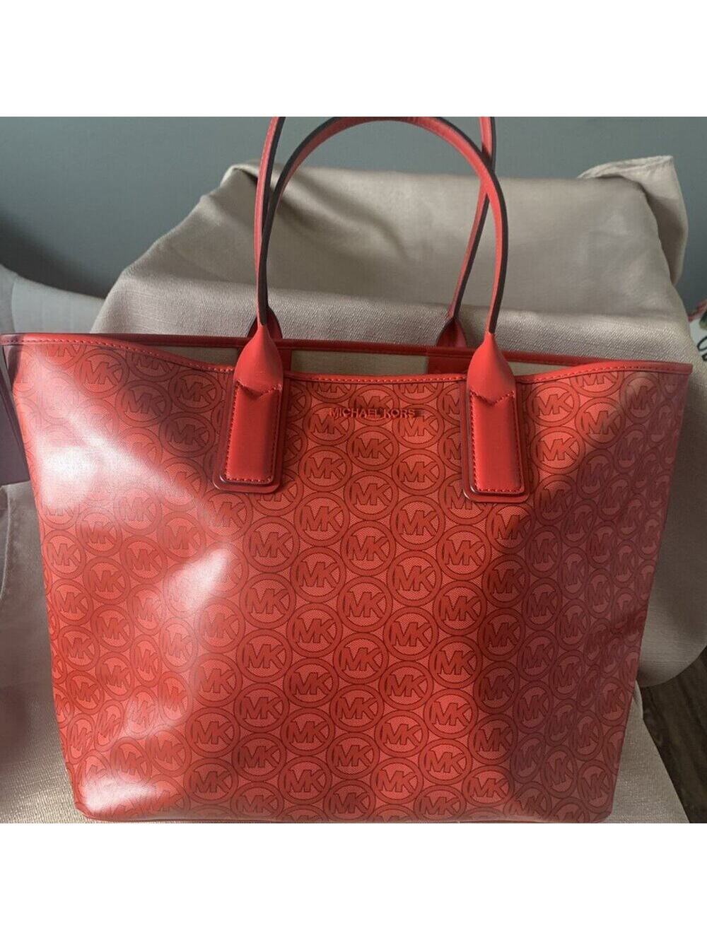 Michael Kors Signature Red Handbag – Eye-Catching & Functional